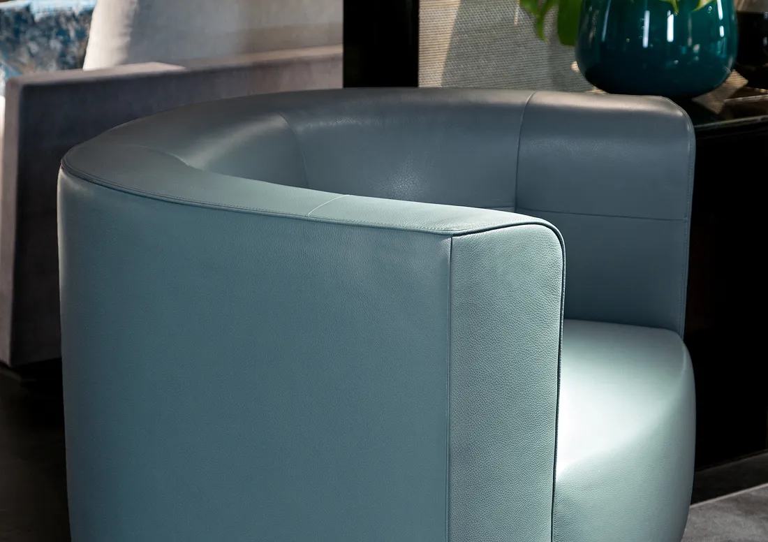 Oval armchair Black&More