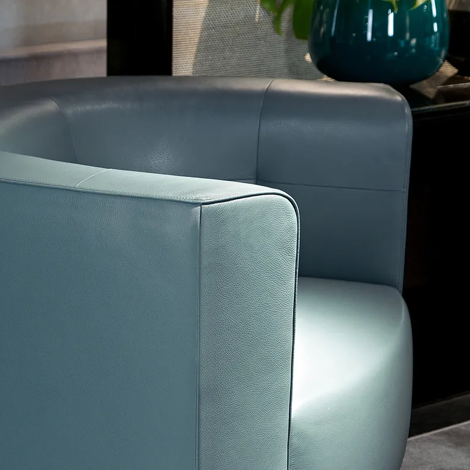 Oval armchair Black&More
