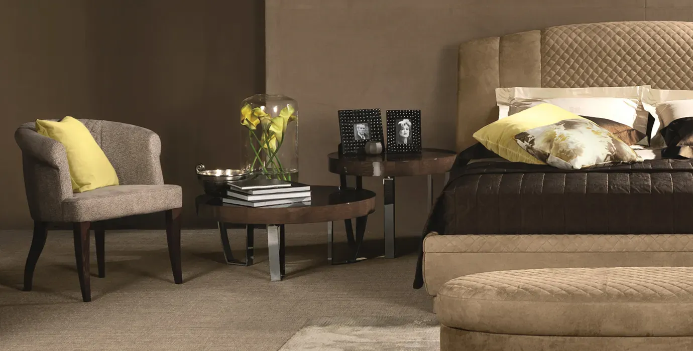 Red Carpet Round Coffee Table
