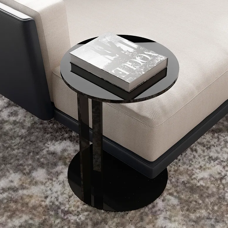 Round side table Must Have