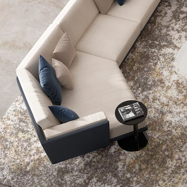 Round side table Must Have