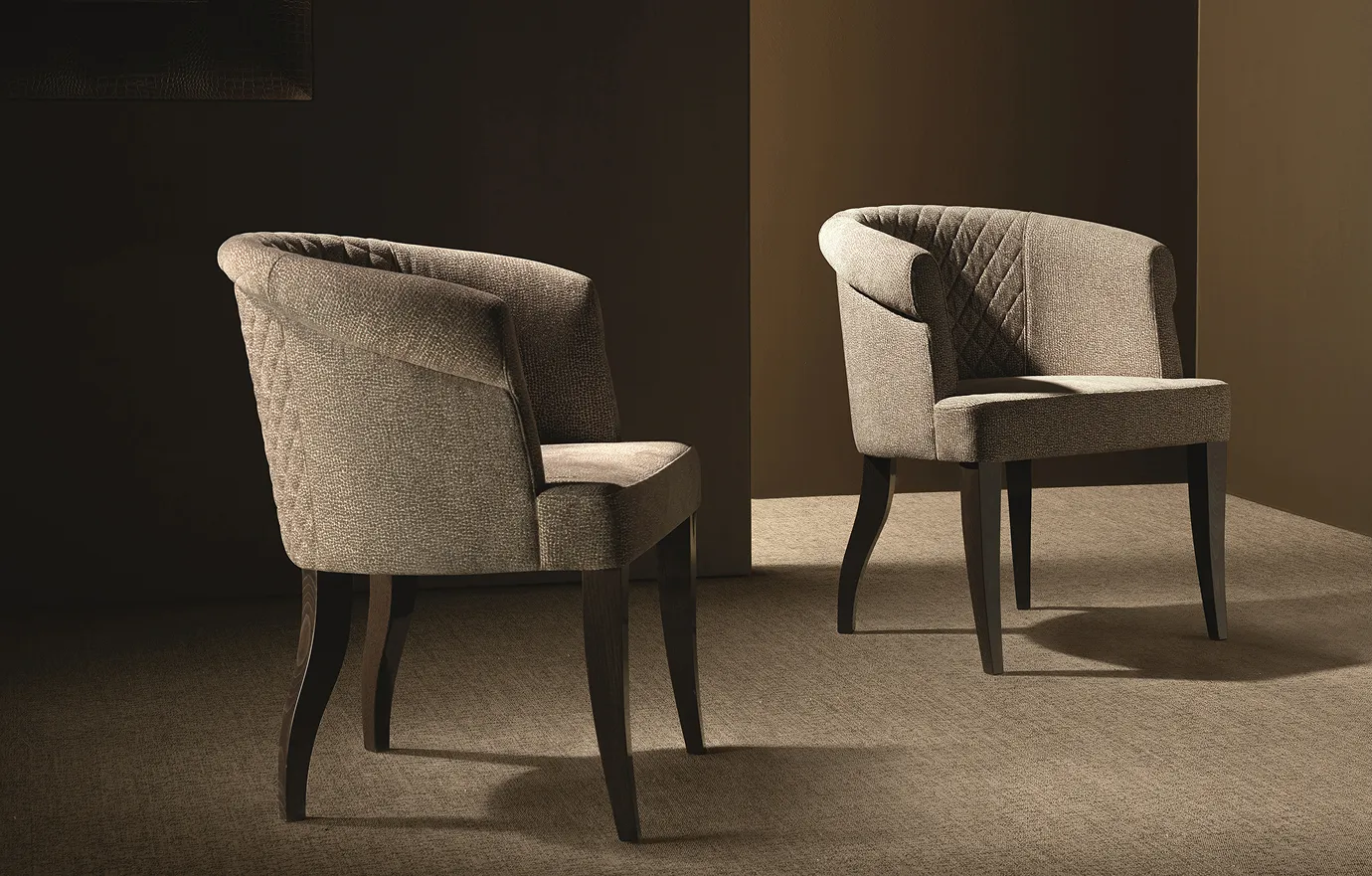 Rounded armchair Red Carpet