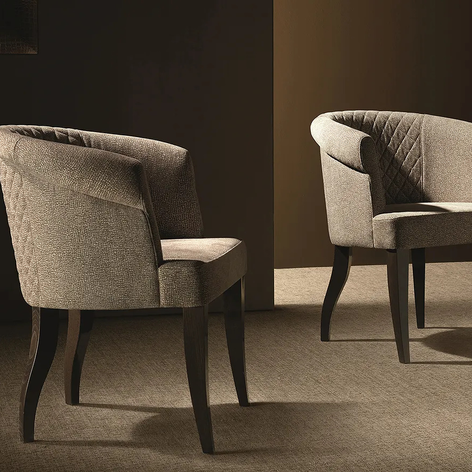Rounded armchair Red Carpet
