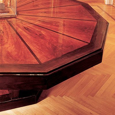 Fontana Round Table