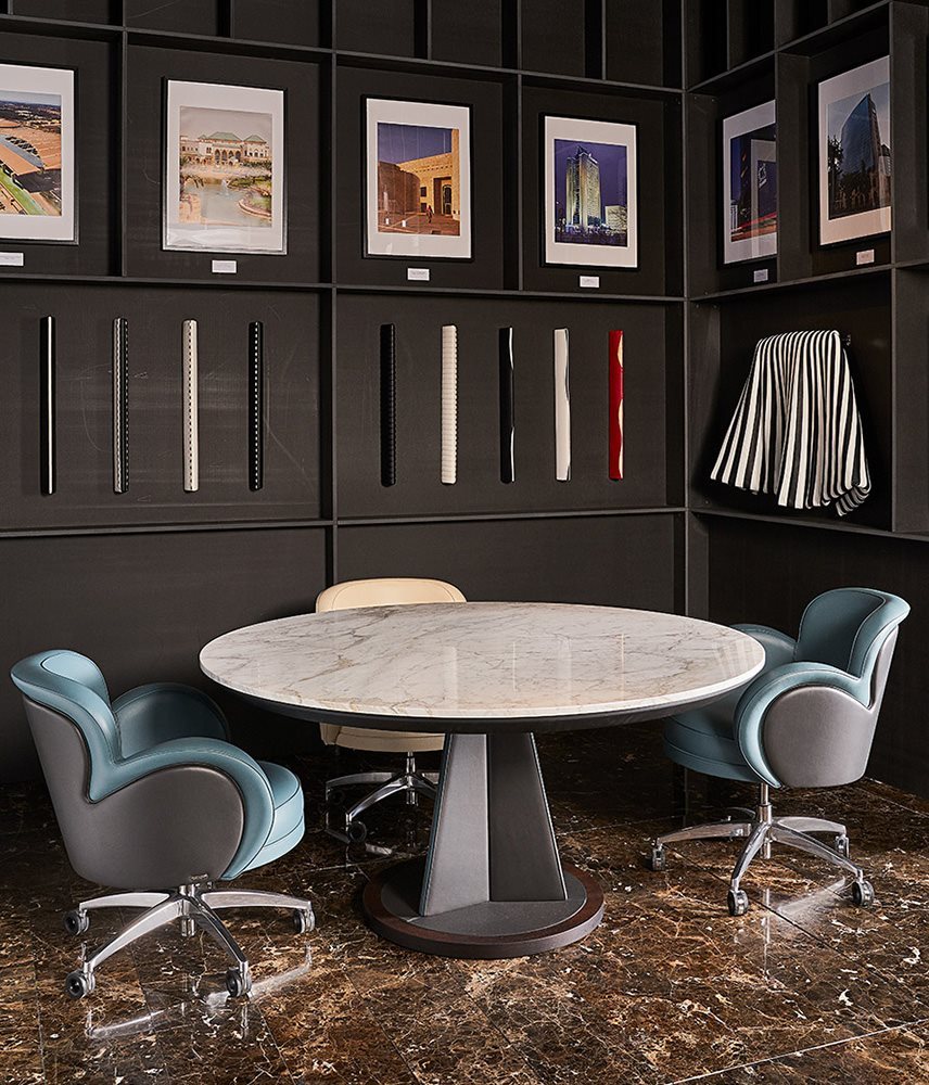 Voyager Table