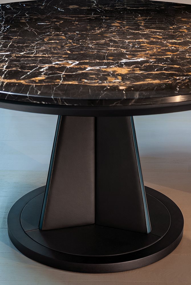 Voyager Table