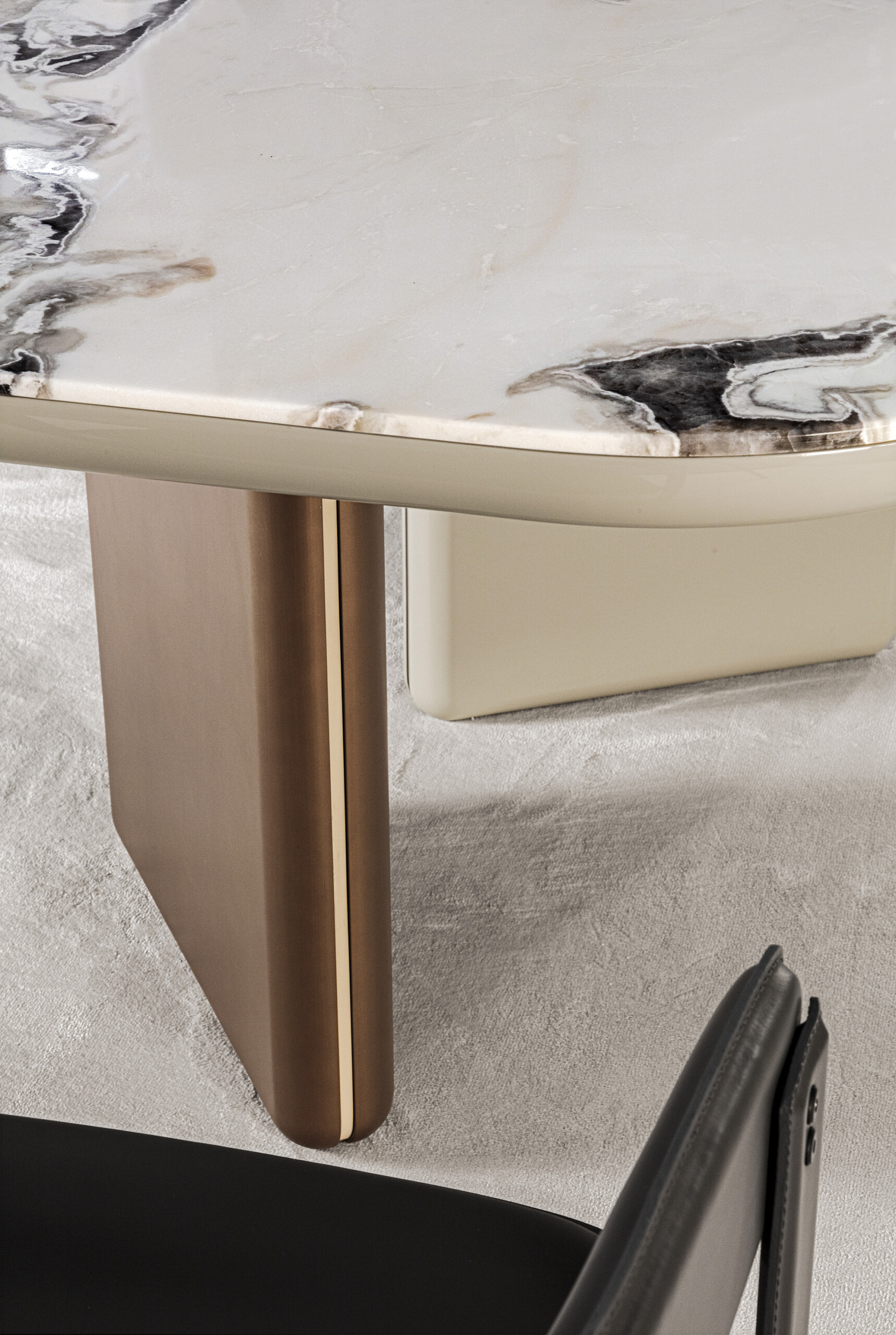Maggiore Table