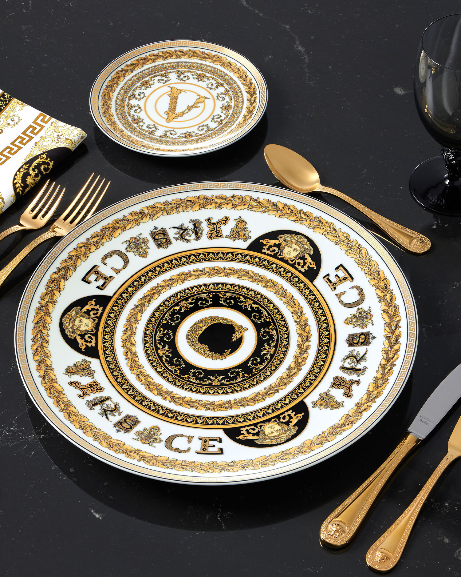 Virtus Alphabet C Charger Plate 33 cm