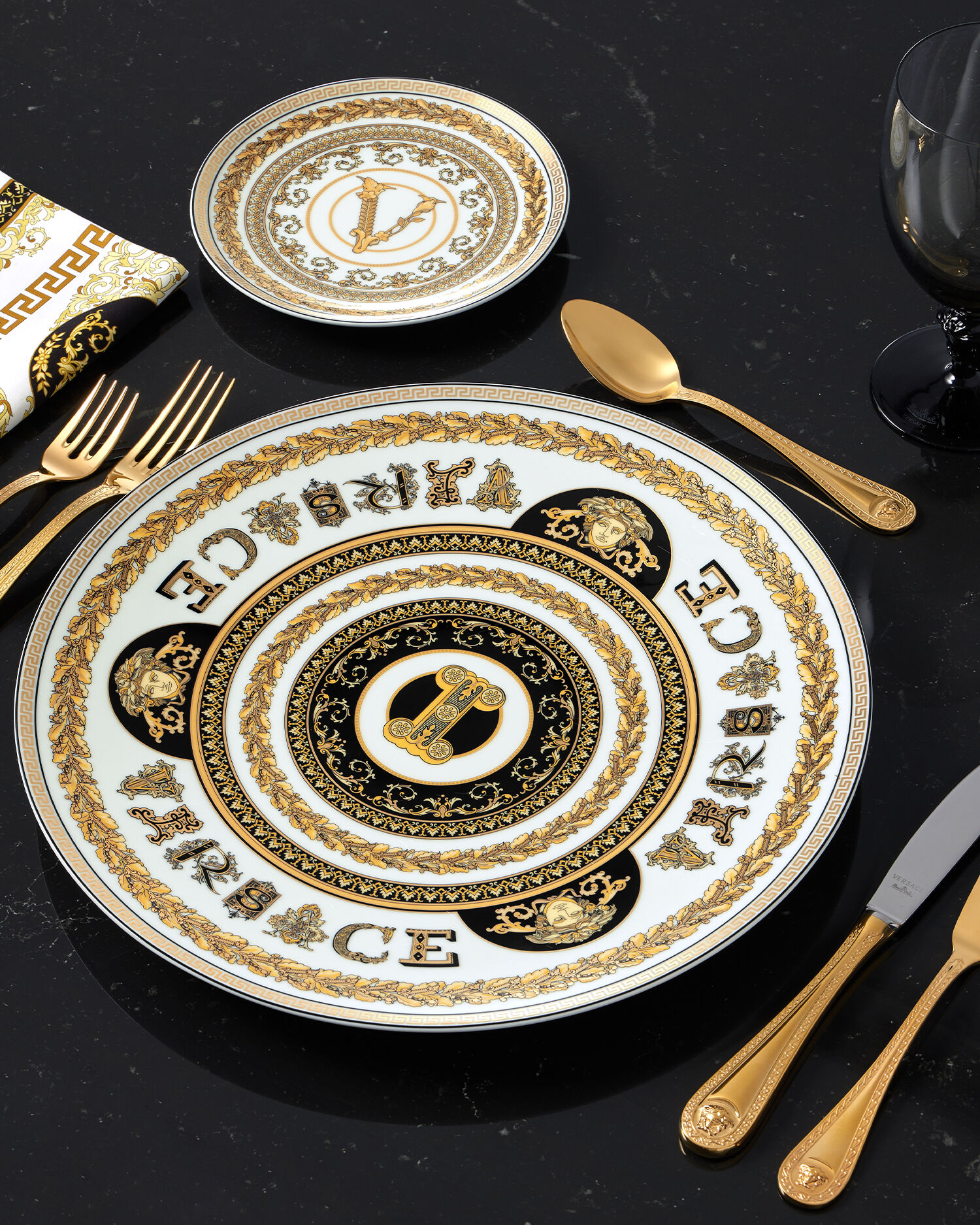 Virtus Alphabet I Charger Plate 33 cm
