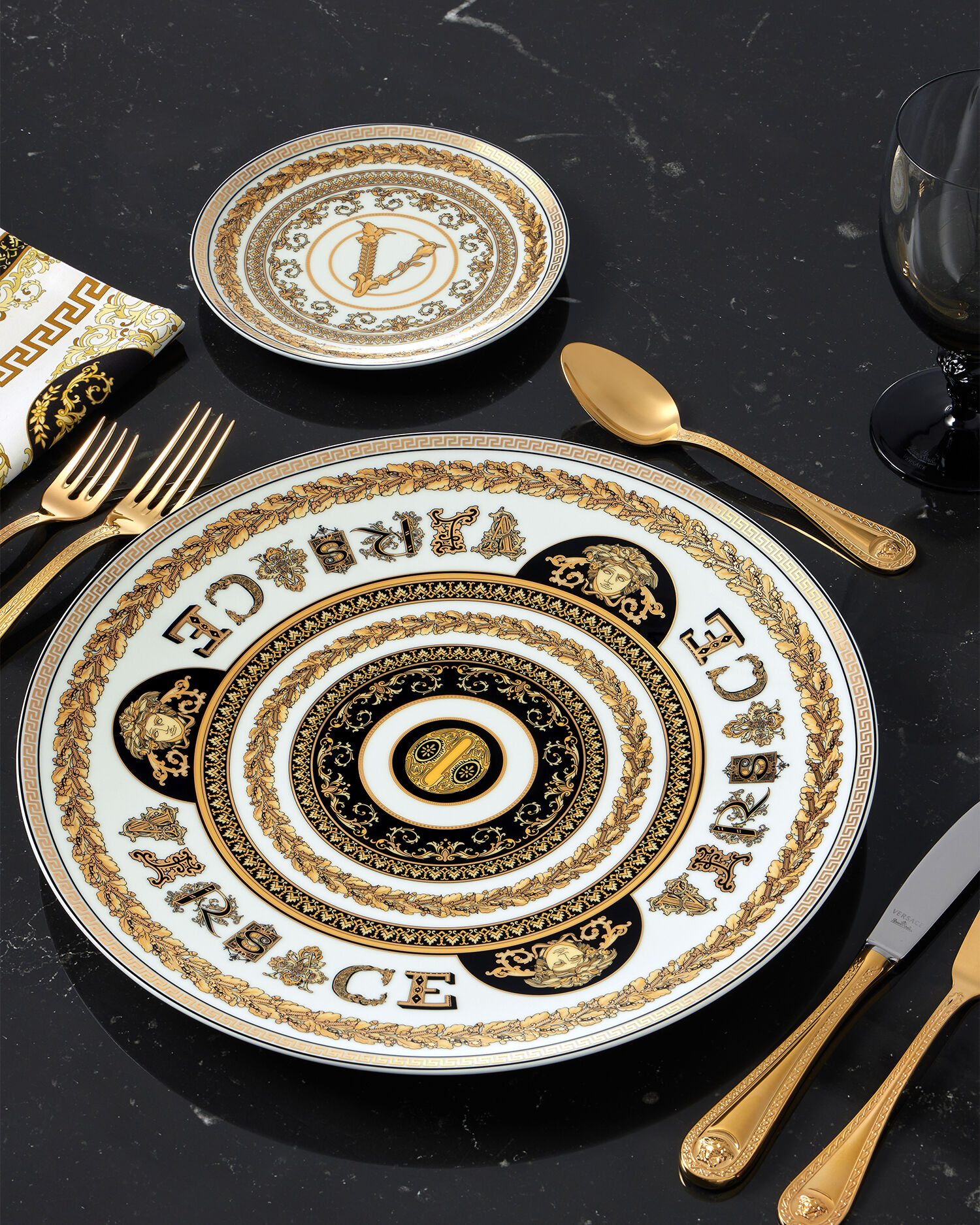 Virtus Alphabet O Charger Plate 33 cm