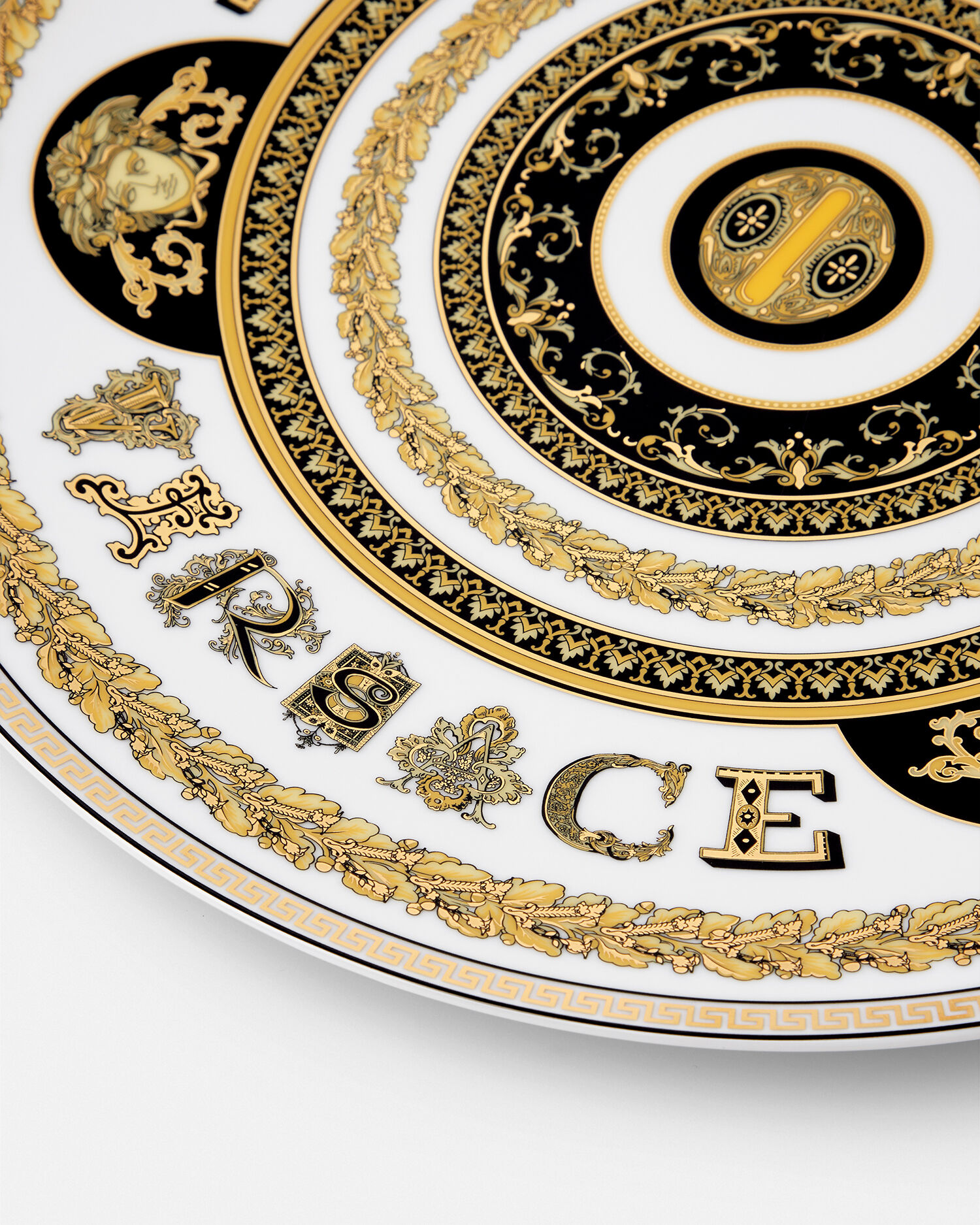 Virtus Alphabet O Charger Plate 33 cm