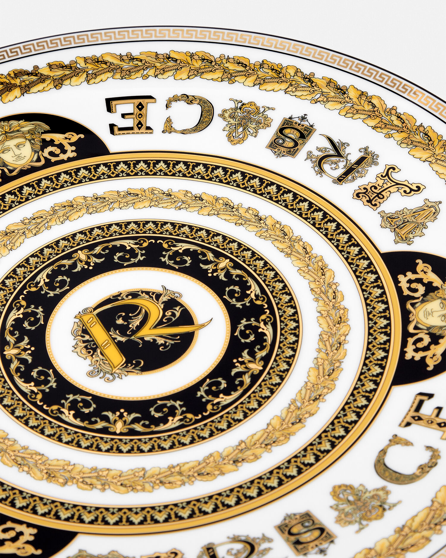 Virtus Alphabet R Charger Plate 33 cm