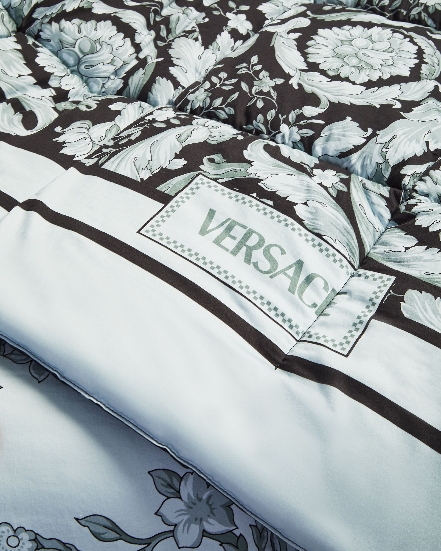 Crete de Fleur Double-Face Comforter Blue