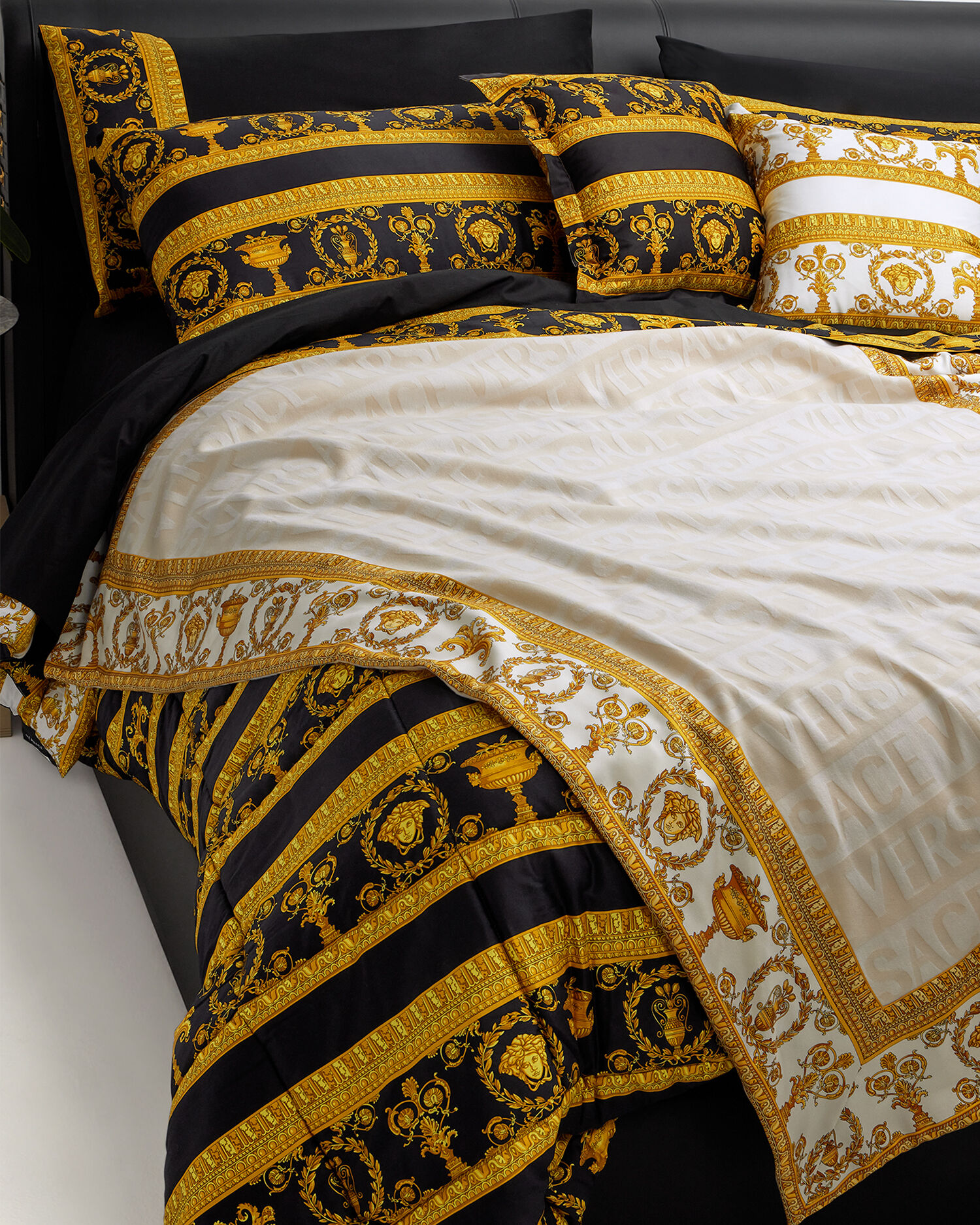 I ♡ Baroque Double-Face Blanket Gold