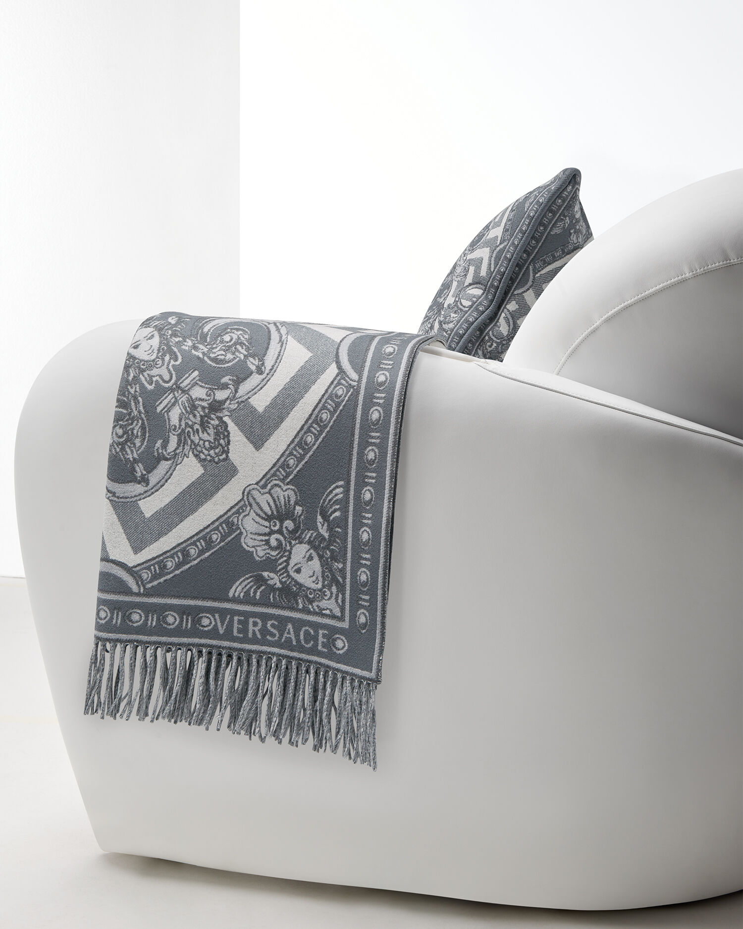 La Coupe des Dieux Fringed Blanket Grey