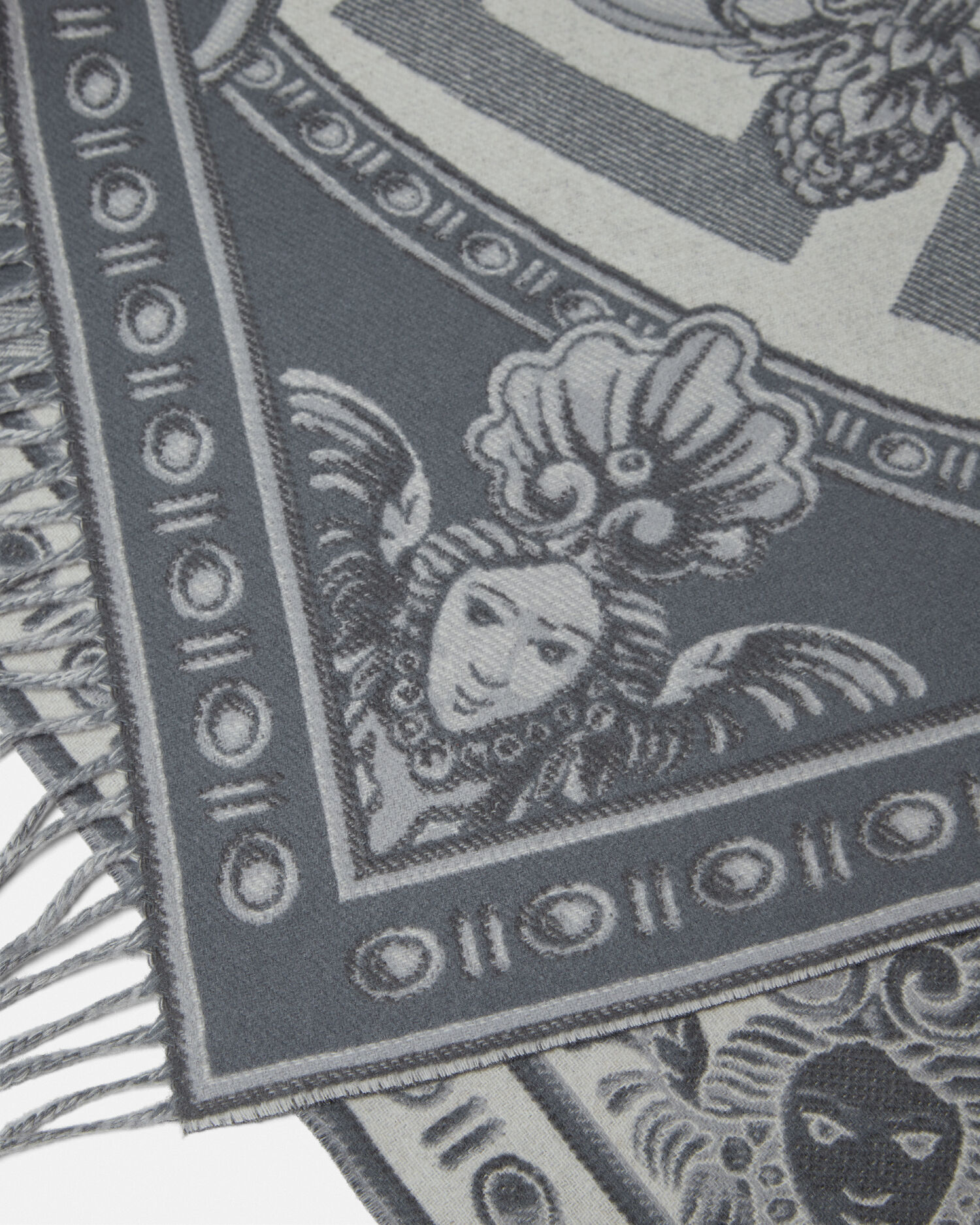La Coupe des Dieux Fringed Blanket Grey