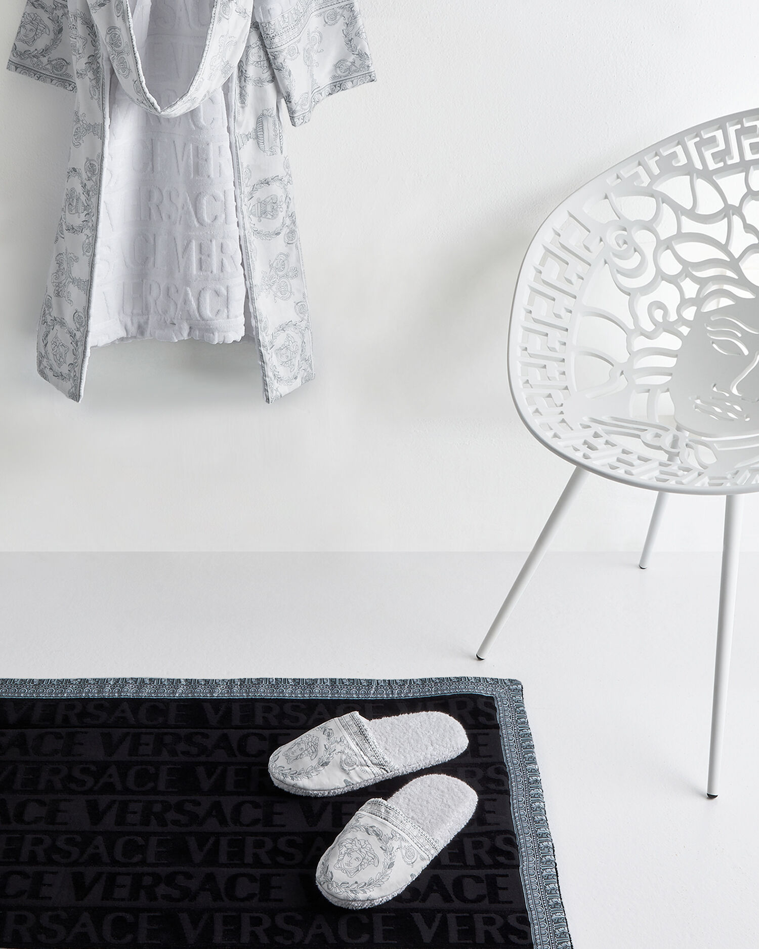 I ♡ Baroque Slippers White