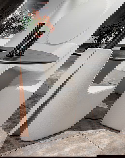 تصميم هينيري الملتوي: حرفية أنيقة وفريدة