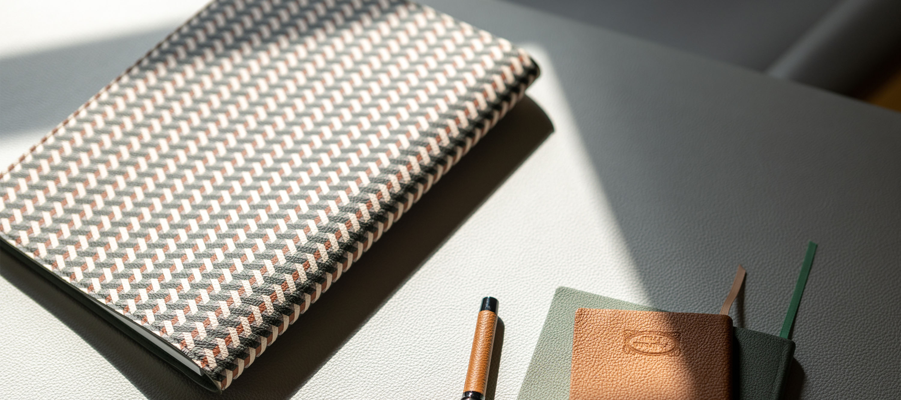Pineider x Poltrona Frau | A4 Notepad Holder