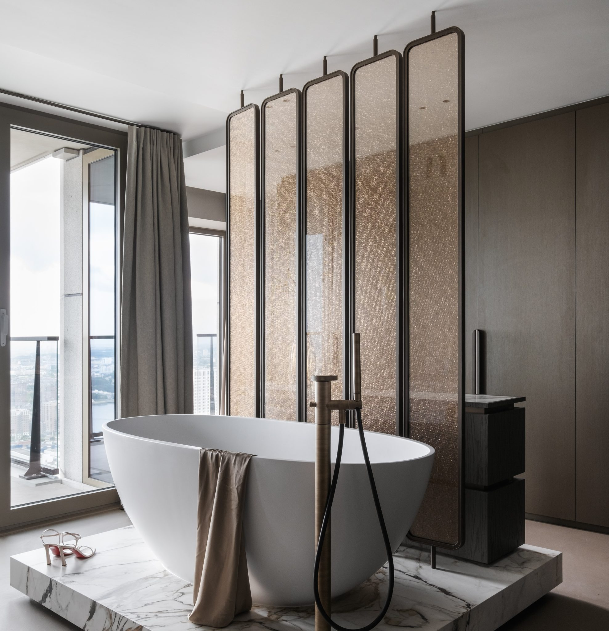 Gessi Anello: The Geometry of Perfection and the Physics of Senses
