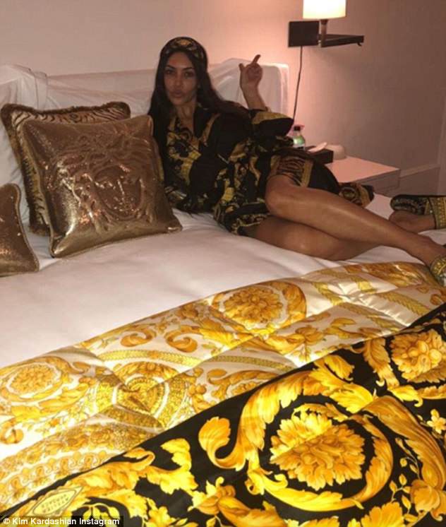 Versace Robes: The Harmony of Tradition and Modernity