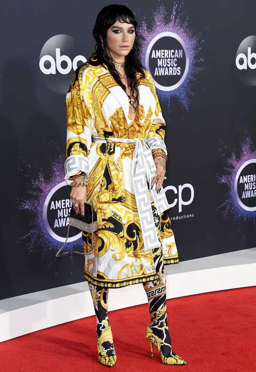 Versace Robes: The Harmony of Tradition and Modernity