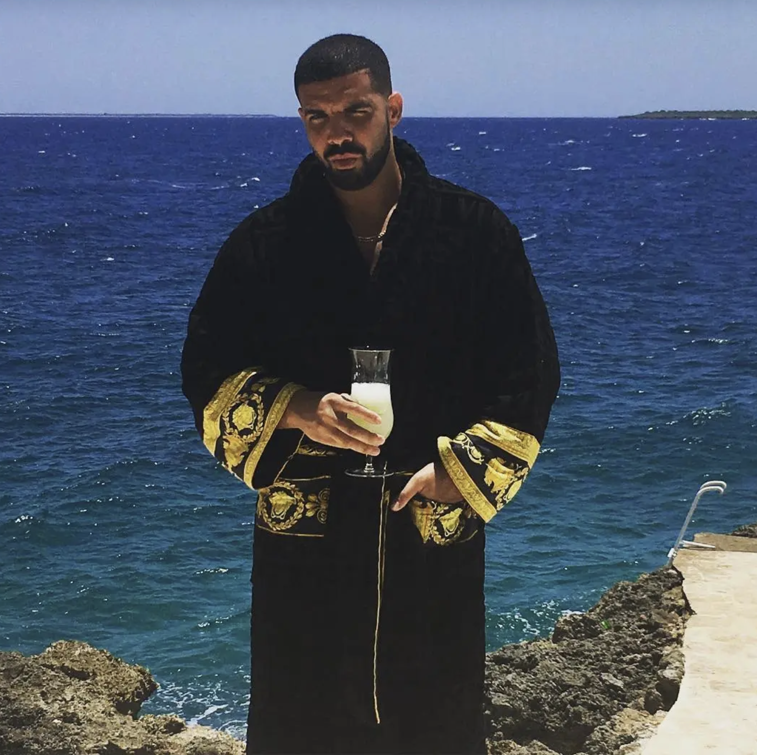 Versace Robes: The Harmony of Tradition and Modernity