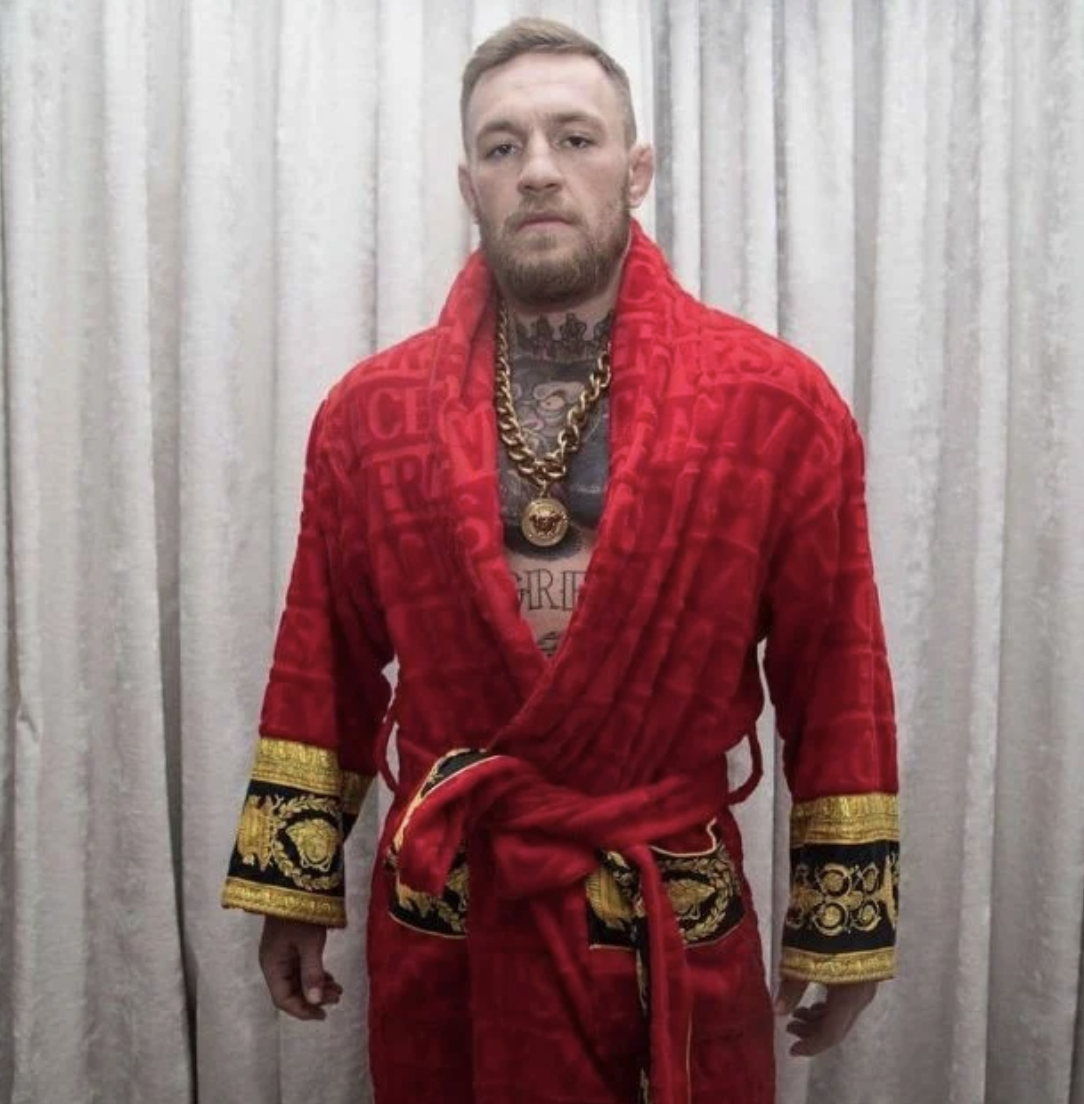 Versace Robes: The Harmony of Tradition and Modernity