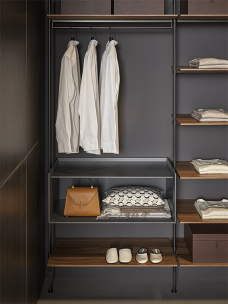 Roll walk-in closet